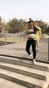 搞笑动图图片：二哈，今天TM的遇上对手了！