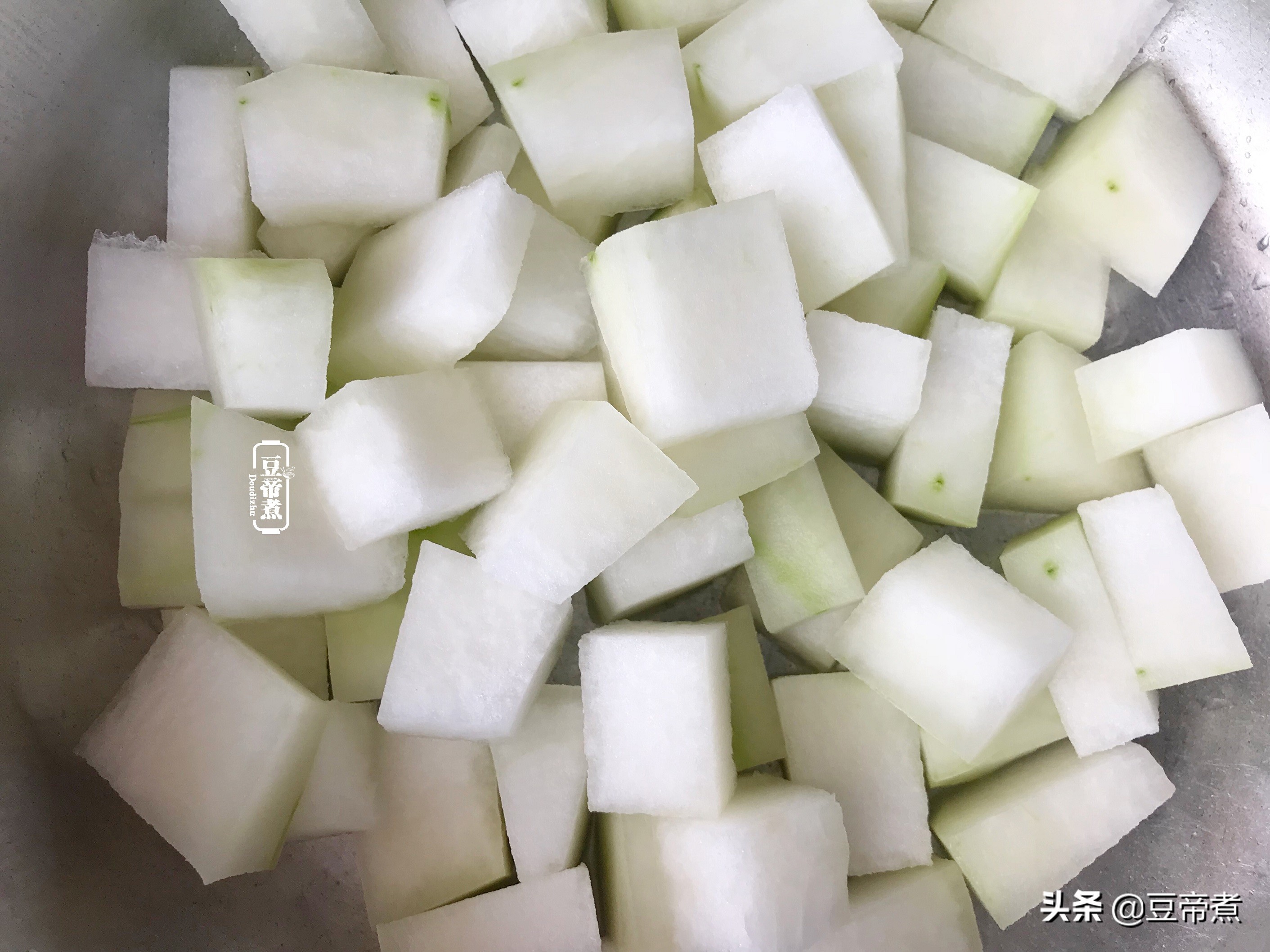 夏天可以常做的一道汤，汤清味美特好吃，吃过一次就忘不了