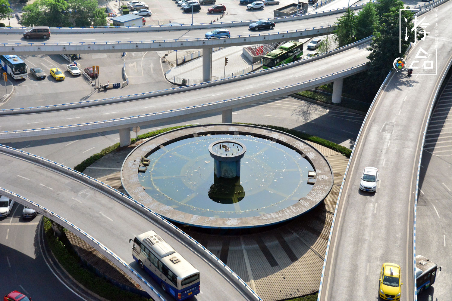 重庆菜园坝的九龙门：立交桥上的废弃喷泉，山城第一代“燃气灶”