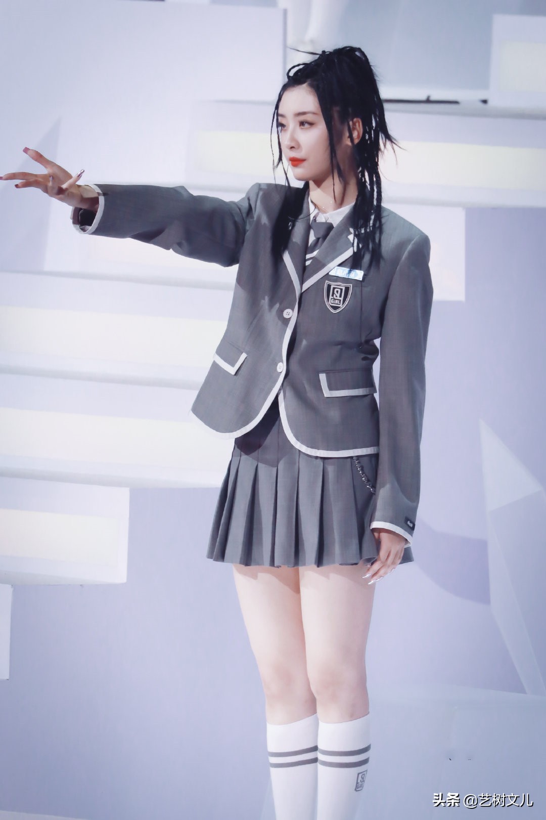 被一众明星打call，妈妈穿7000块上衣，赵小棠出道