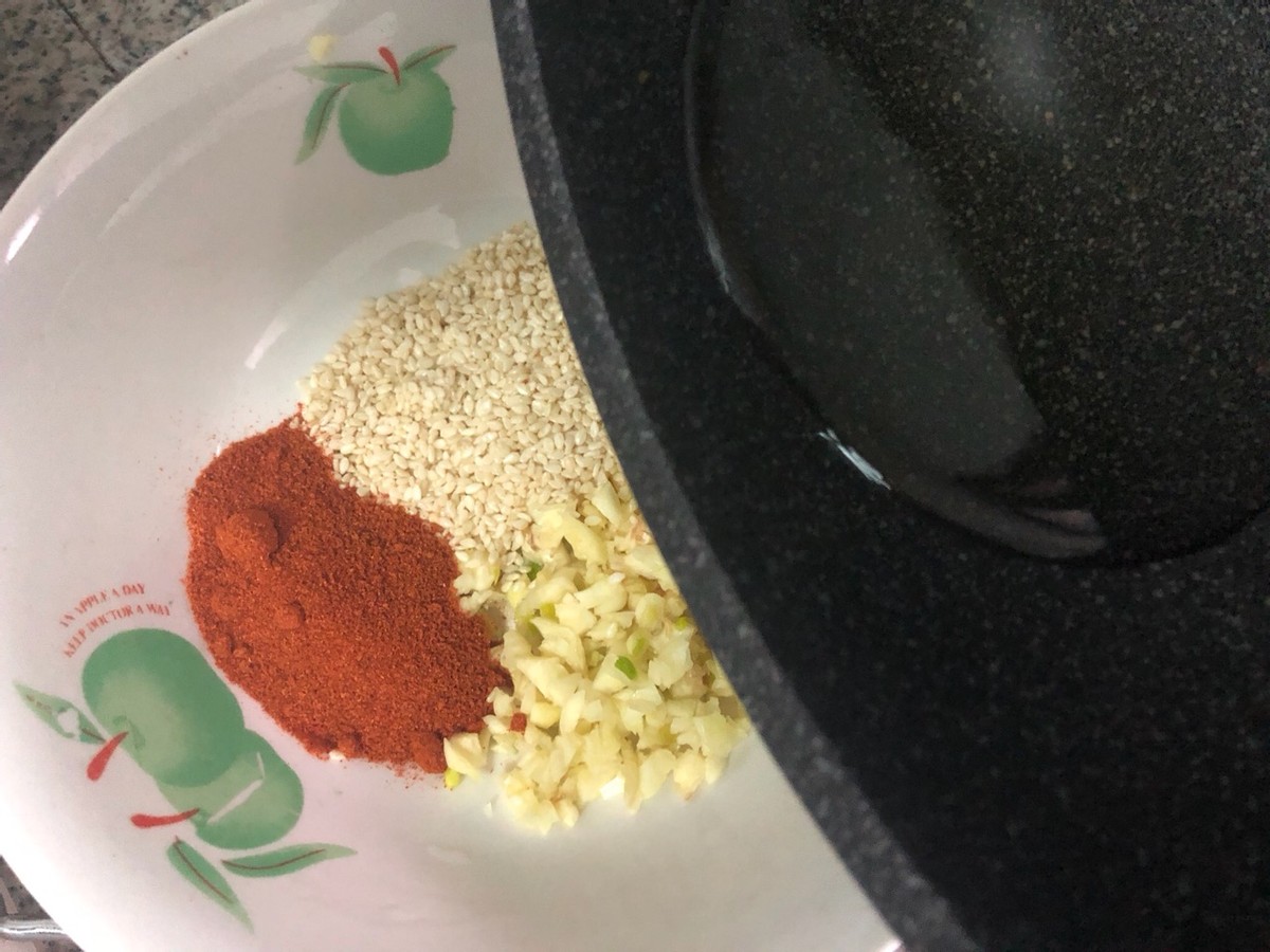 豆腐这样做，孩子很爱吃，鲜香入味，外酥里软，咬一口真过瘾