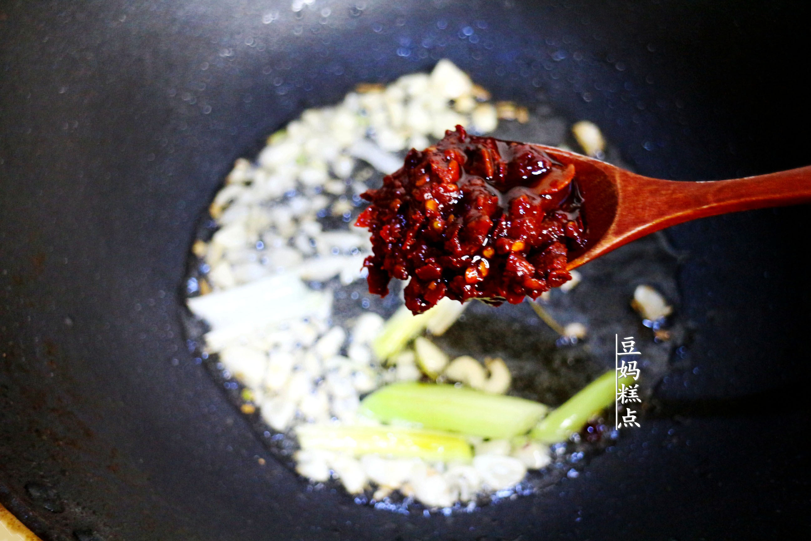 又一好吃的下饭素菜，5分钟搞定，如同肉的口感，连孩子也爱吃