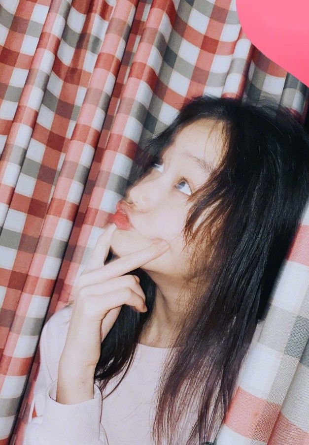 赵薇12岁“女儿”终于返校，穿工装裤会配骑士靴，全班就她最潮