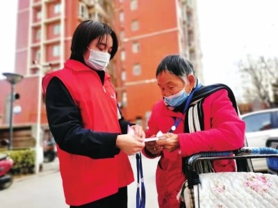 郑州九旬老人寻找住院妻子，寒冬中迷路7小时，幸亏遇到了她