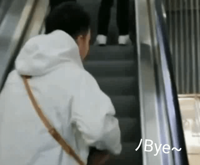 Expression wraps trends of GIF of heart cloud company, the show does not forget lovely, but can " gas person " " do laugh " ! 