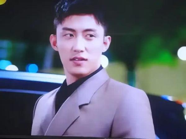 迪丽热巴太倒霉！新剧开播滤镜刺眼剧情狗血，