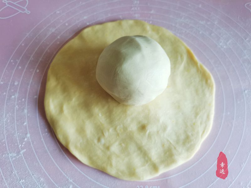 女神節的甜品製作完成，心情暢快如花，外酥內糯層次豐富