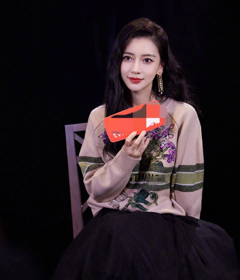 黄晓明夫妇频传离婚后，杨颖首谈感情，几句话