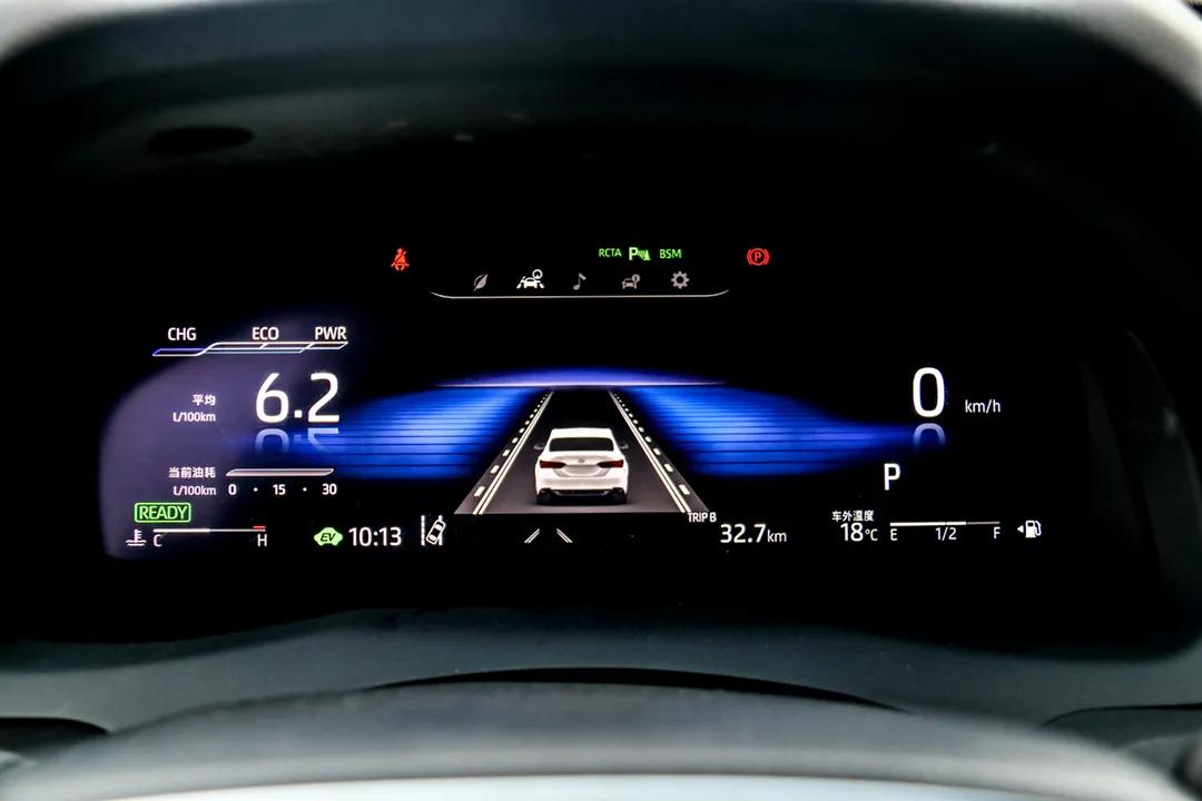 时代进步了，没想到新款凯美瑞都支持车载微信了