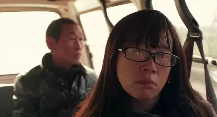 穿过大半个中国去睡你,脑瘫女诗人的逆袭人生