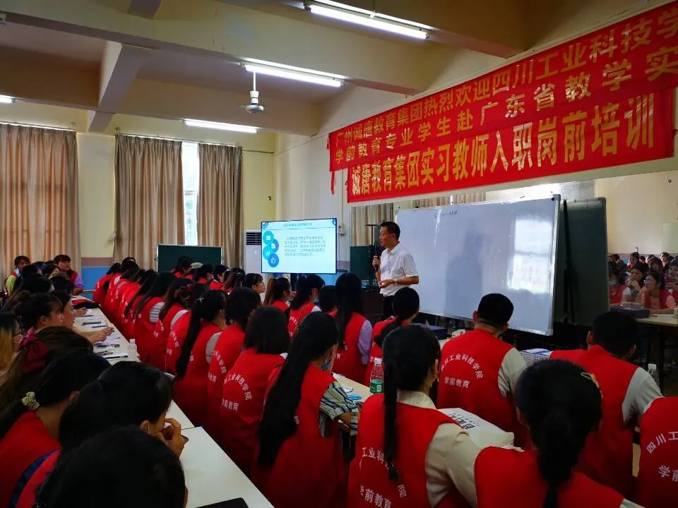 九州体育319名学子乘包机飞赴广州实习
