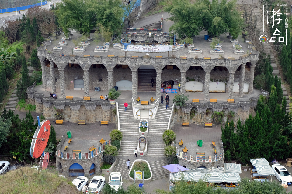 重庆是一座不能修的城市：从九龙门到来福士，市民为何骂声不断？