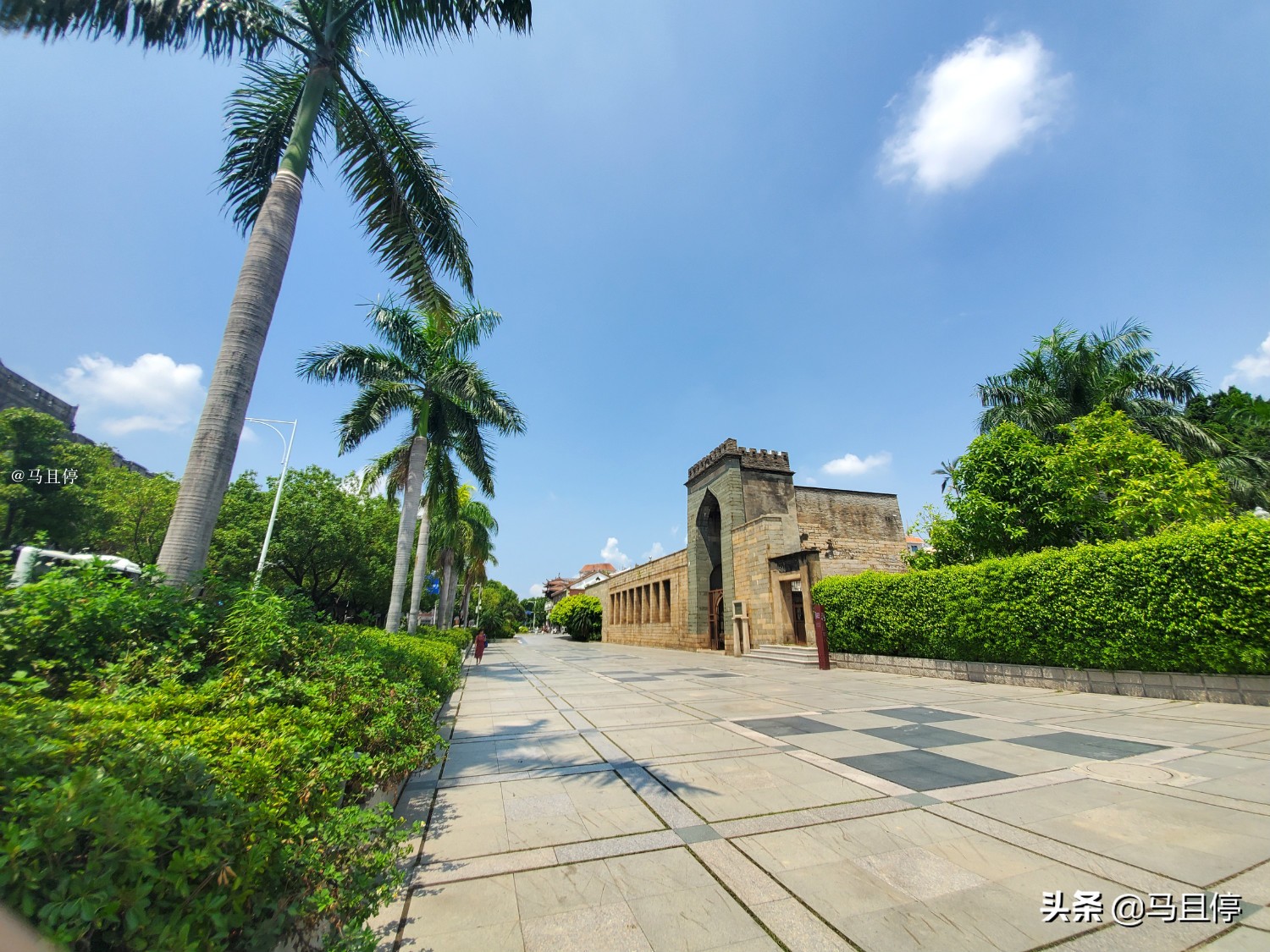 福建泉州有條特別的老街，藏有三種不同宗教寺院，千年來相安無事