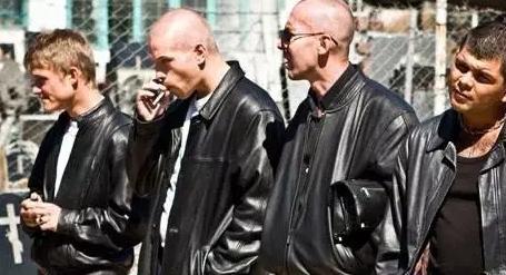 中俄列车被劫，请俄方黑帮出面，100人被捕，竟