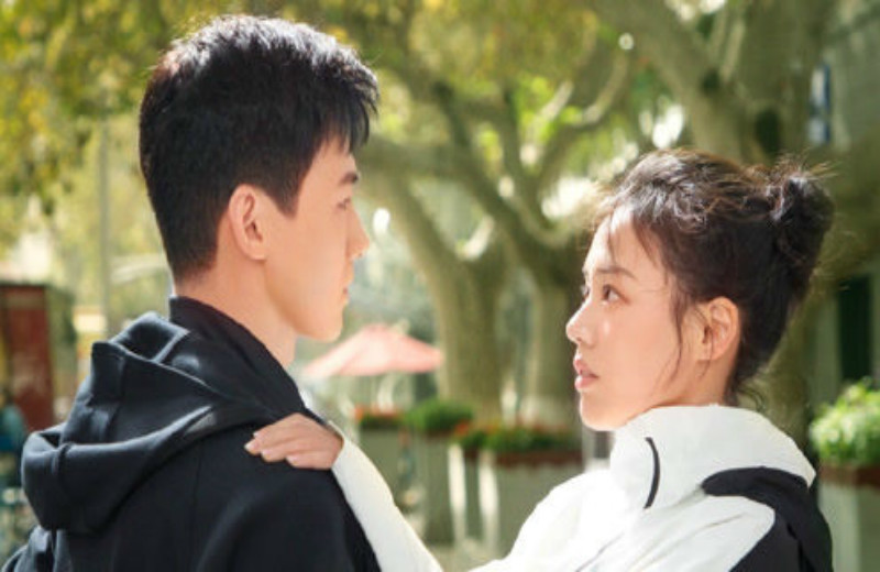 Bai Jingting had screen first kiss eventually, 
