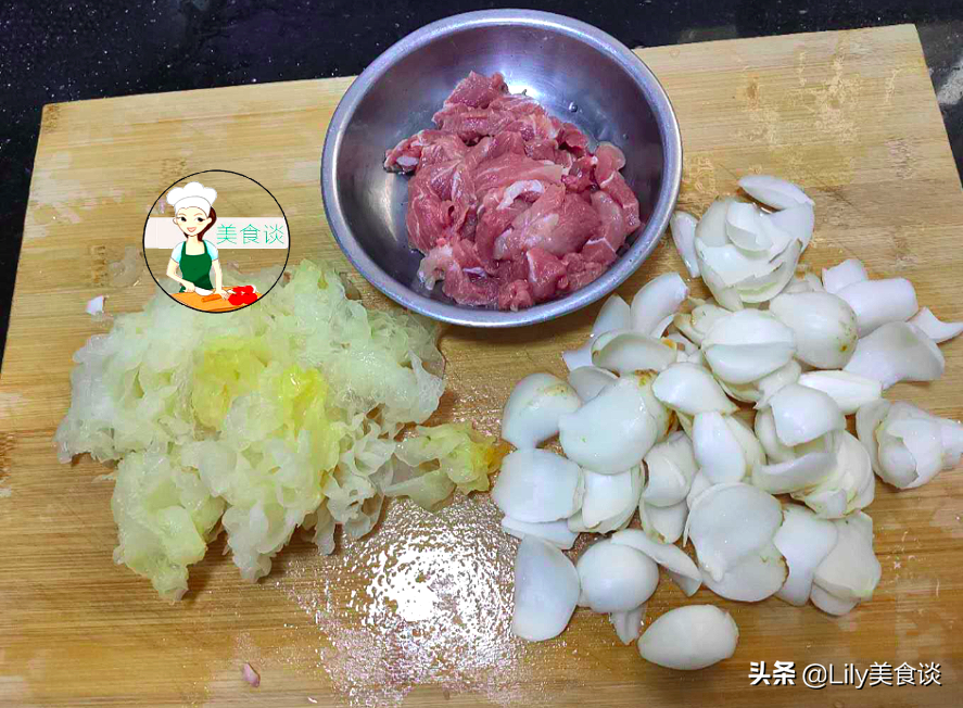适合秋天喝的一道汤，简单一煮，鲜香甘甜又营养，大人小孩都爱喝