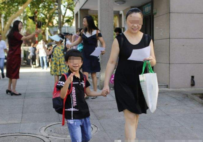 从小爸爸接送的孩子，和妈妈接送的孩子，长大后的差距还是很大的