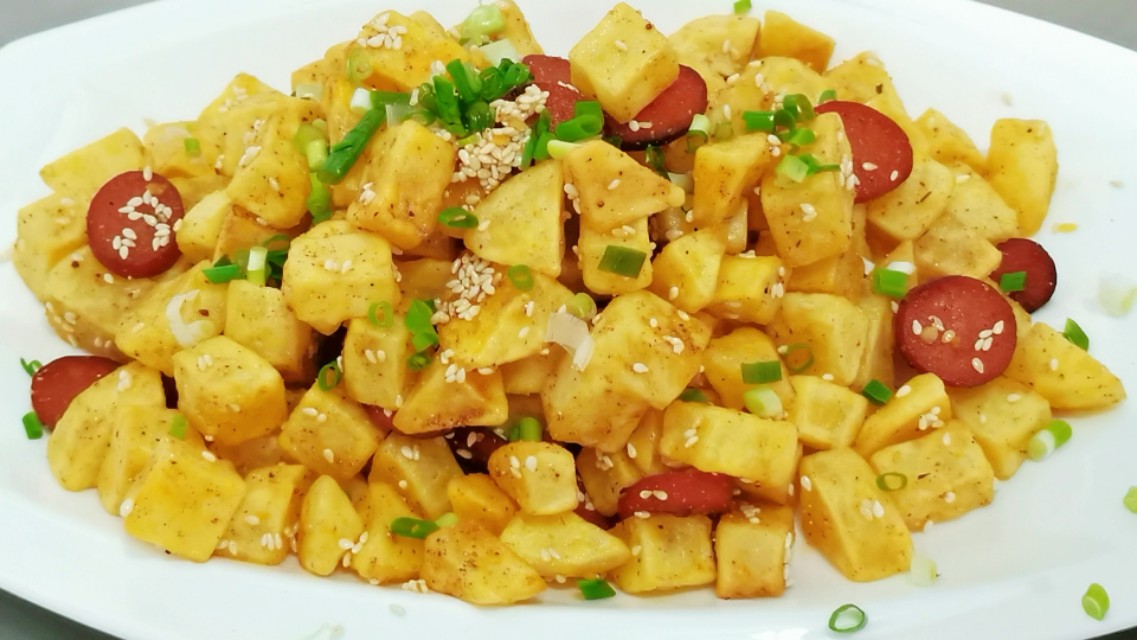 土豆用这种方法做，外酥里软，美味可口，既可以是菜也可以当零食