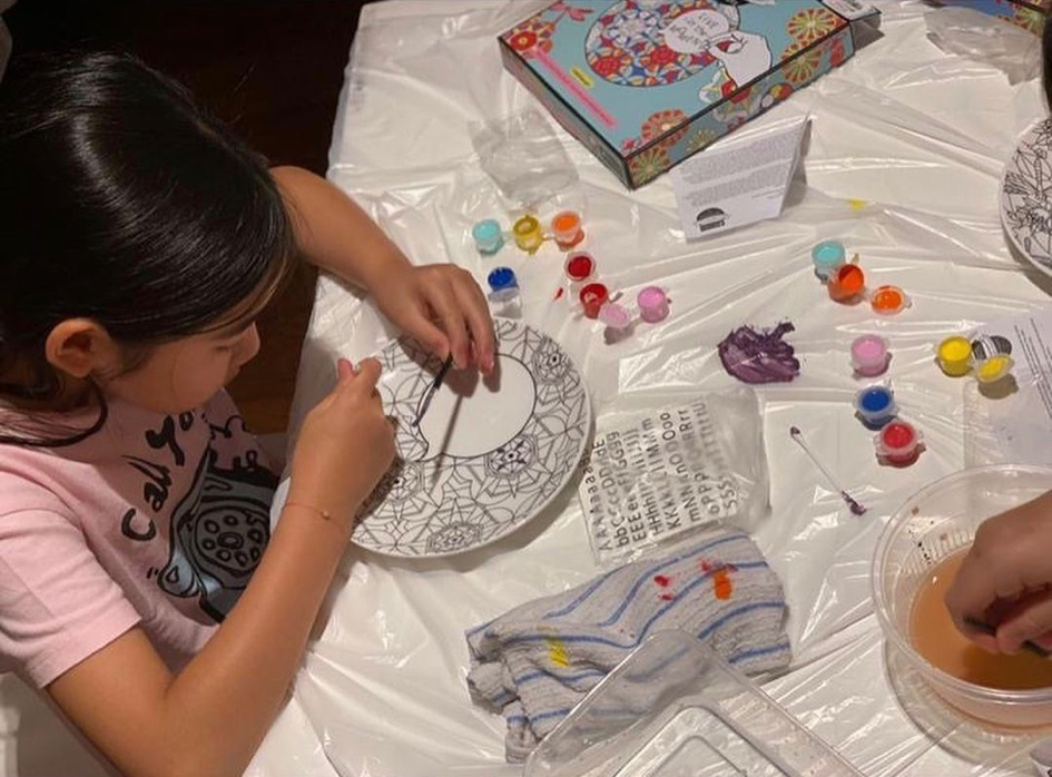 阔太黎姿晒照颜值高，3个女儿重金学艺术才艺多