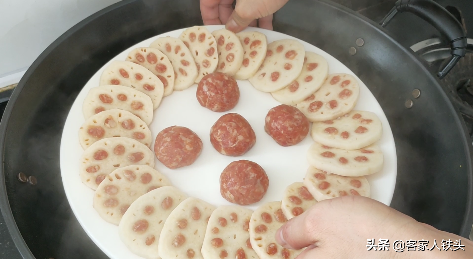 蓮藕片新鮮吃法，不油炒不煎炸，十多分鐘出鍋，爽脆好吃待客不錯