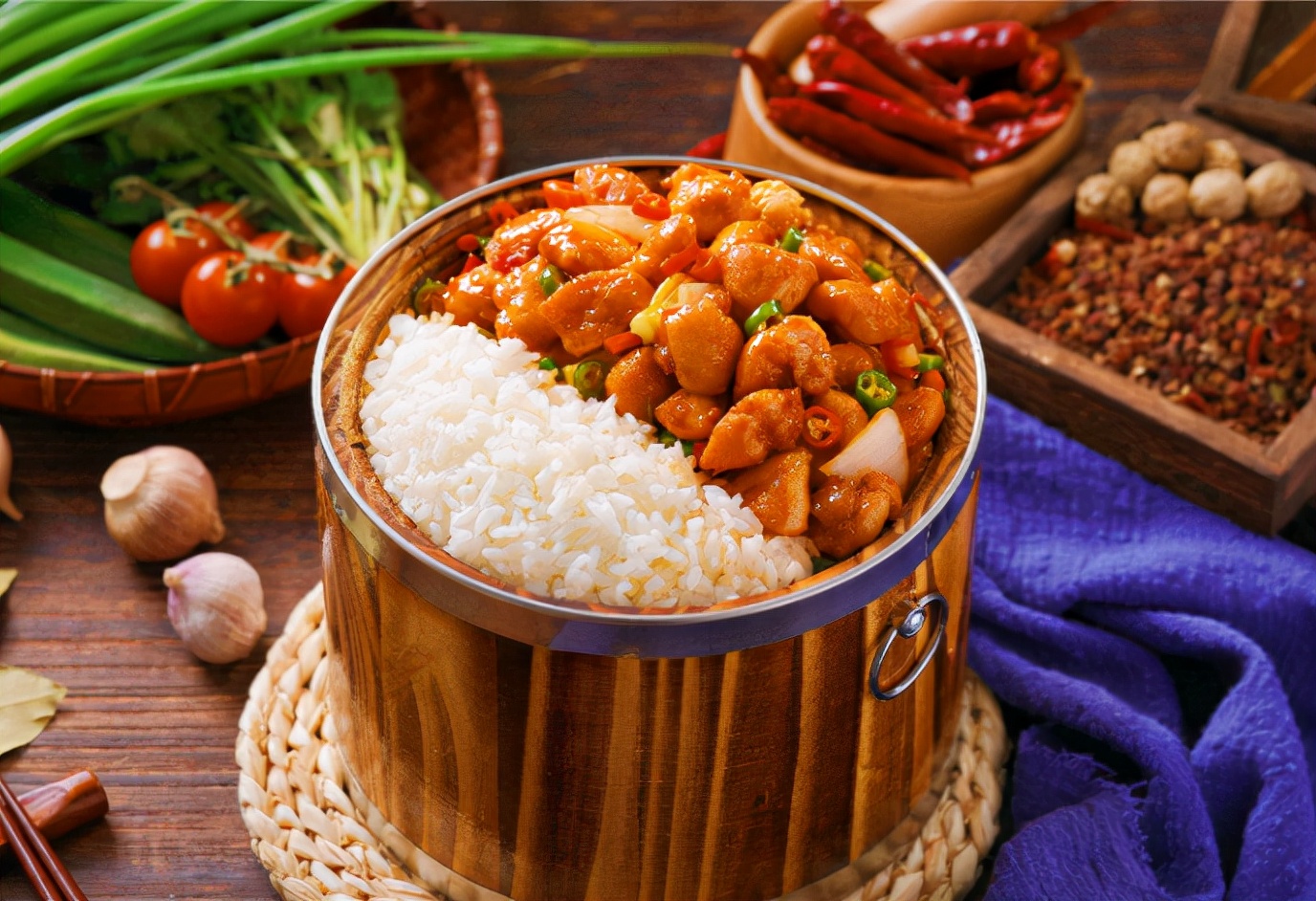 秦湘子辣子鸡木桶饭秦湘子木桶饭加盟支持1,品牌形象支持加盟合同签订