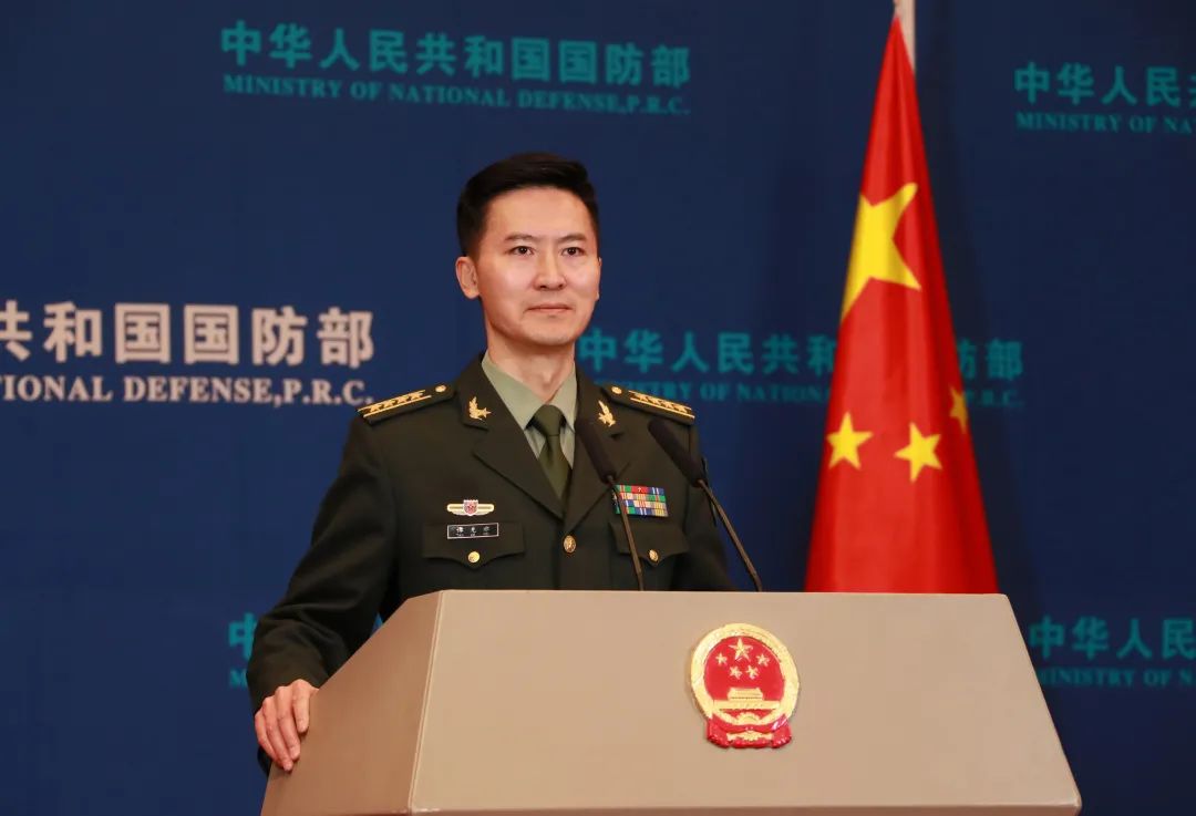 美军双舰穿越台海！解放军军机军舰全程紧盯，国防部再发严肃警告