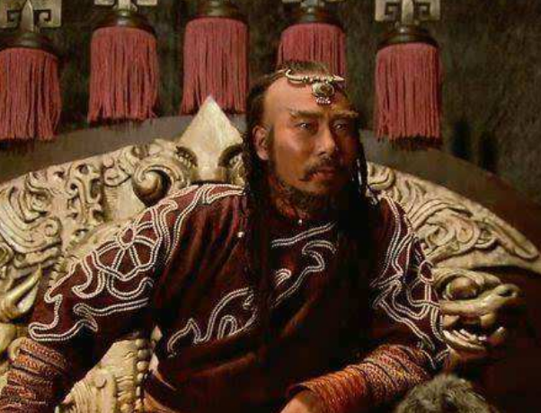 她因劝皇帝上早朝被冷落，后被大臣陷害致死，