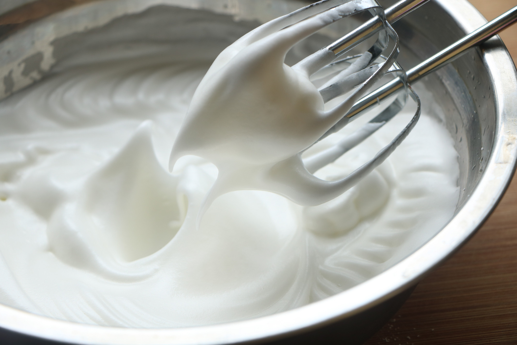 戚风纸杯蛋糕的做法，不回缩不开裂，柔软细腻，在家做轻松搞定