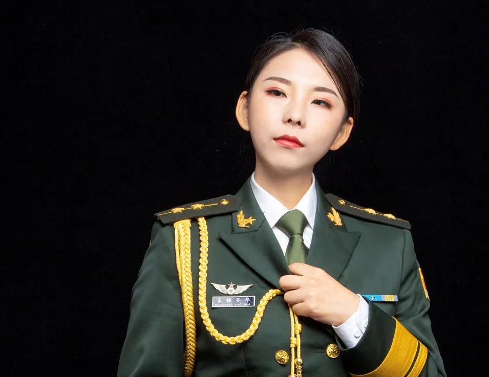 女兵入伍前后变化太大！网友：不一样的美，限