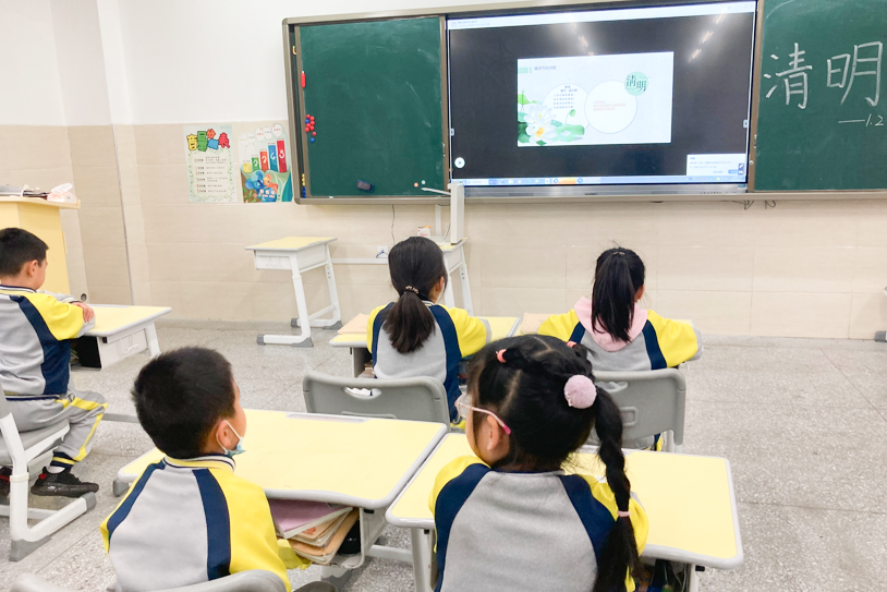 天府新区元音小学少先队清明祭英烈活动