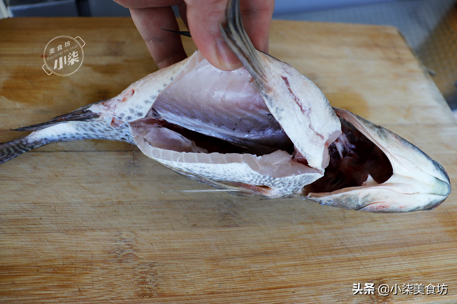 煎鱼时，多加这2步，出锅不粘锅不破皮，学会过年待客非常有面子