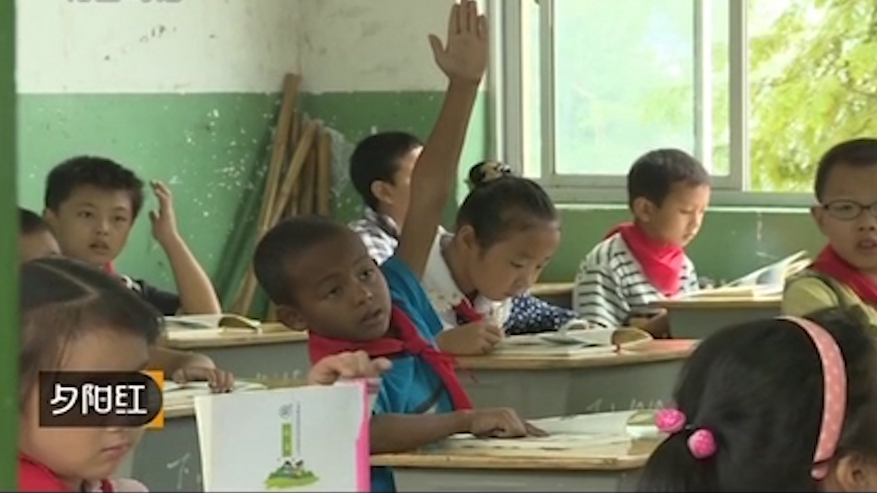 一个非洲黑人小孩，出现在中国一处偏远山村里，好心奶奶收养了他