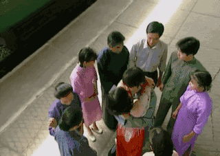 Large-scale social death scene!How outrageous is the kiss scene in the