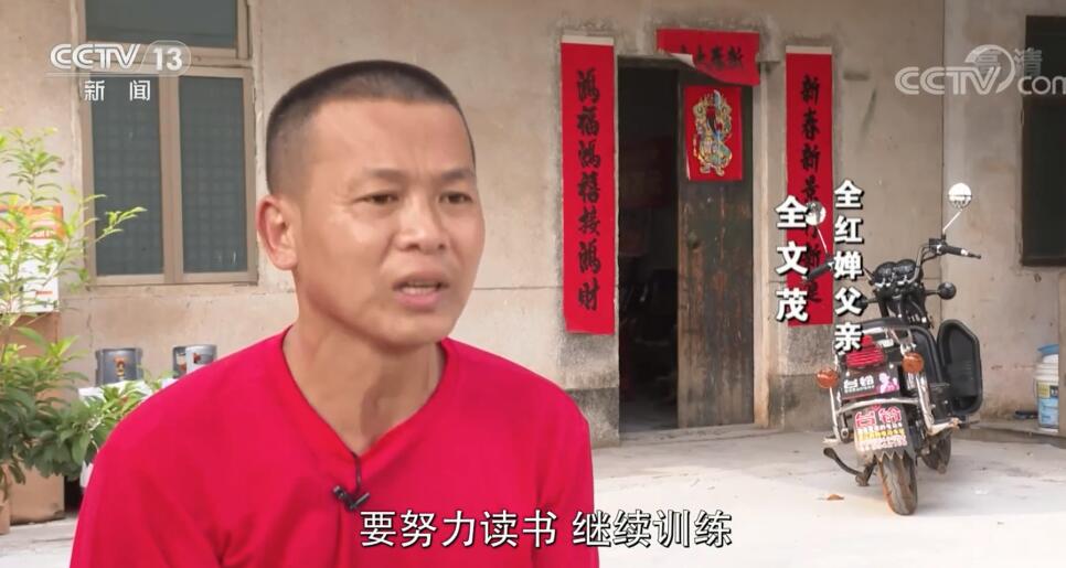 全红婵刚进校不懂4x8，同学小声告诉她！老师：考分不影响她绽放