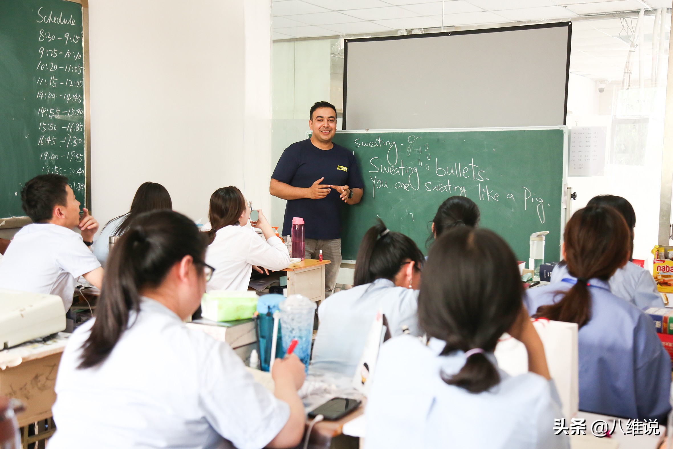 孩子远在千里之外求学,家长该如何及时掌握孩子的在校情况?