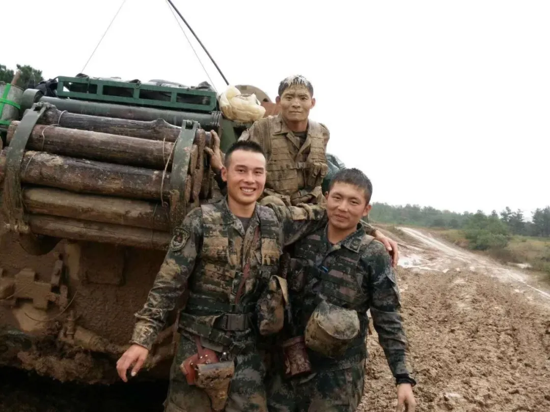 “這身軍裝我還沒穿夠！”下士退伍2年后，再次參軍當(dāng)新兵