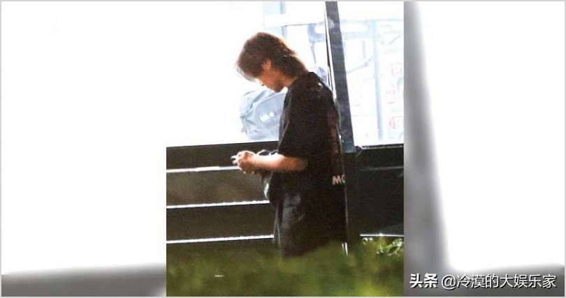 罗志祥风波后首现身，多人球馆聚会到凌晨，被