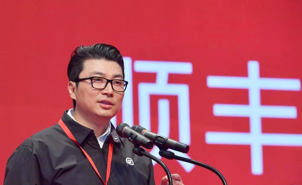 快递龙头王卫，拒绝马云求见，财富超过嘉诚，成为香港首富，凭啥
