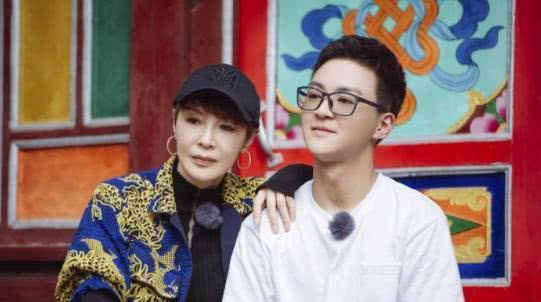 有种“溺爱”叫吴刚，儿子23岁啃老不算啥，和妈