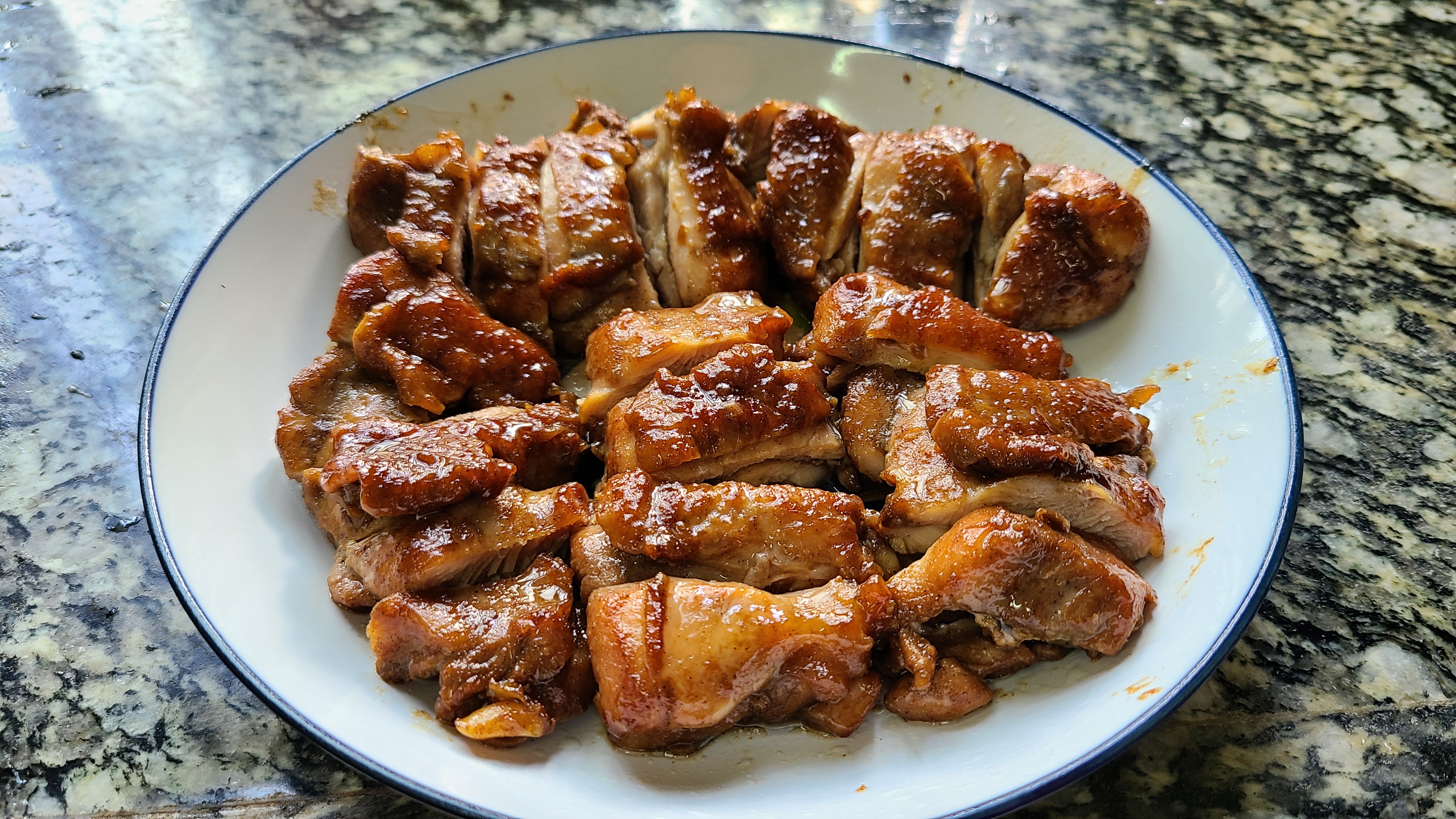 鸡腿别直接炖，广东人教我一个做法，美味好吃，每次都吃光