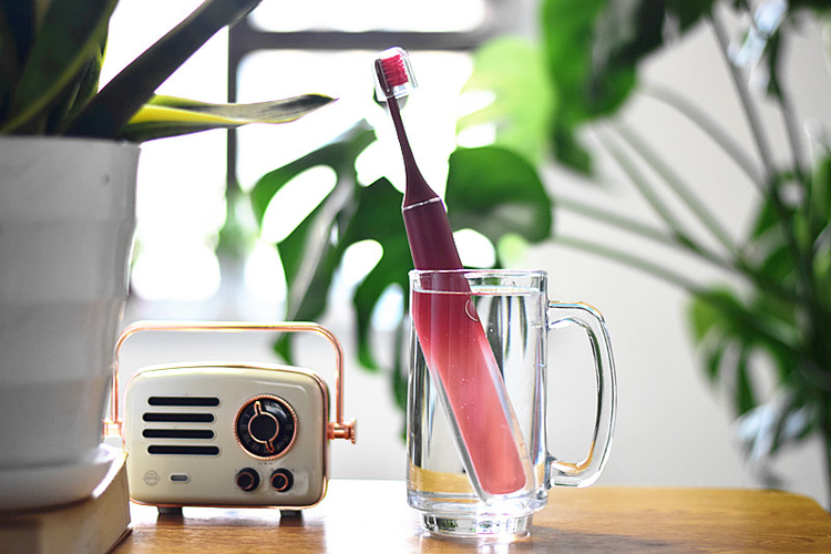 What are the advantages and disadvantages of electric toothbrushes