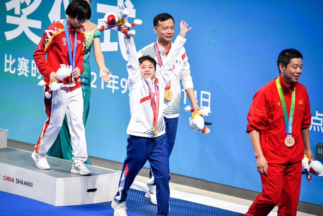 真是难为全红婵了！全村都在帮忙，教练做法很对，师兄已拿到重奖