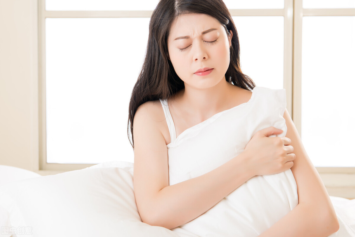 The nipple and areola are red and blistered, it may be breast eczema!5