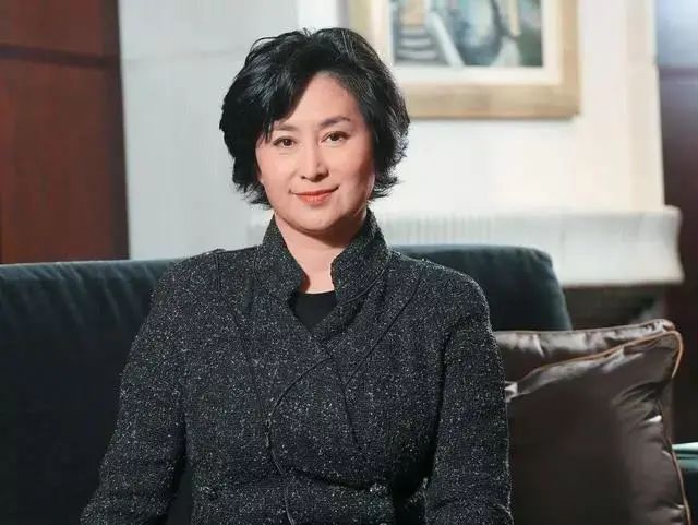 靠3条家规教育17个子女，何鸿燊是怎么做到的？