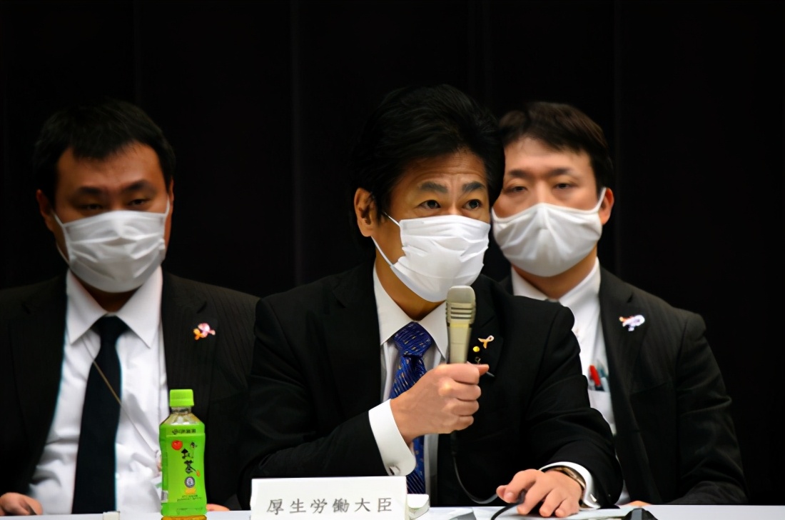 日本推出餐饮用口罩，政府喊话民众：吃饭时戴上（左左香肉夹馍）