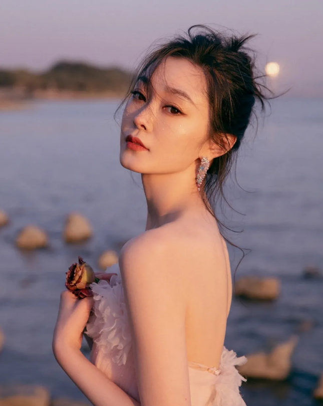 宋轶的“清醒”，撕开了多少中国女明星的“遮羞布”？