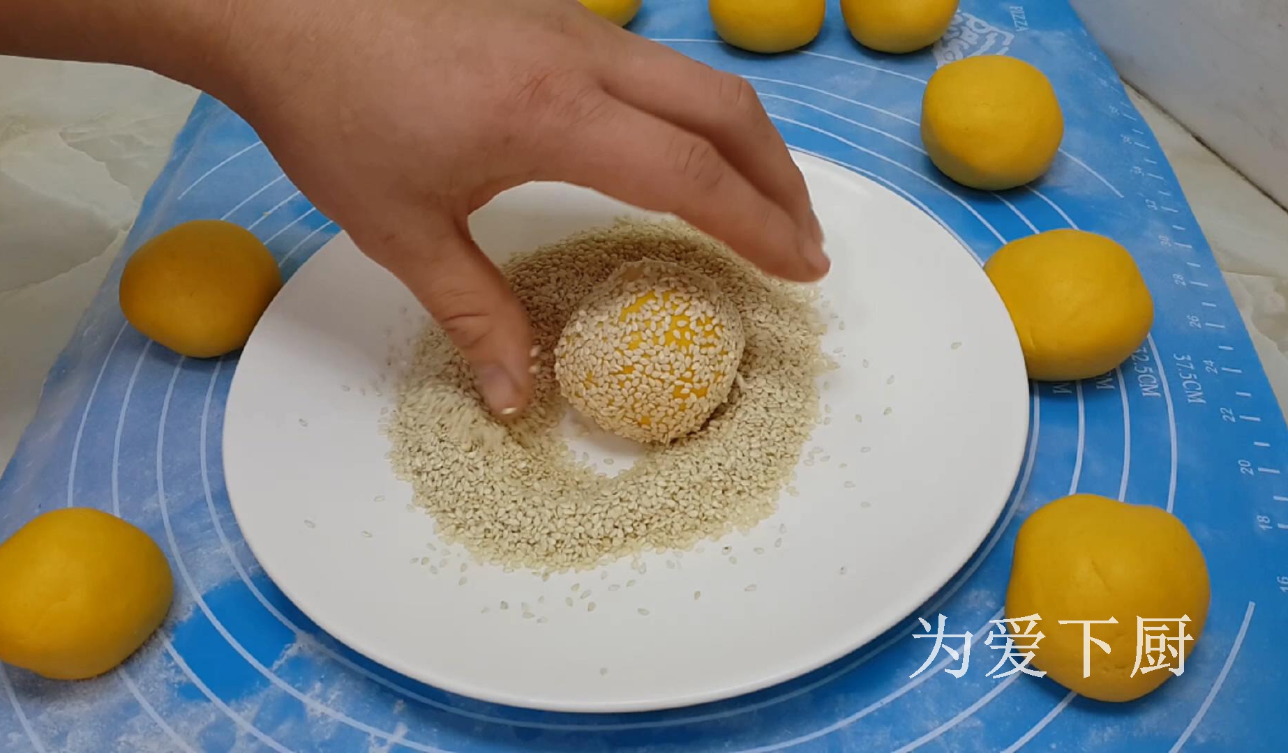 烙南瓜餅時，記住不要直接烙餅，大廚教你兩招，個個軟糯又香甜