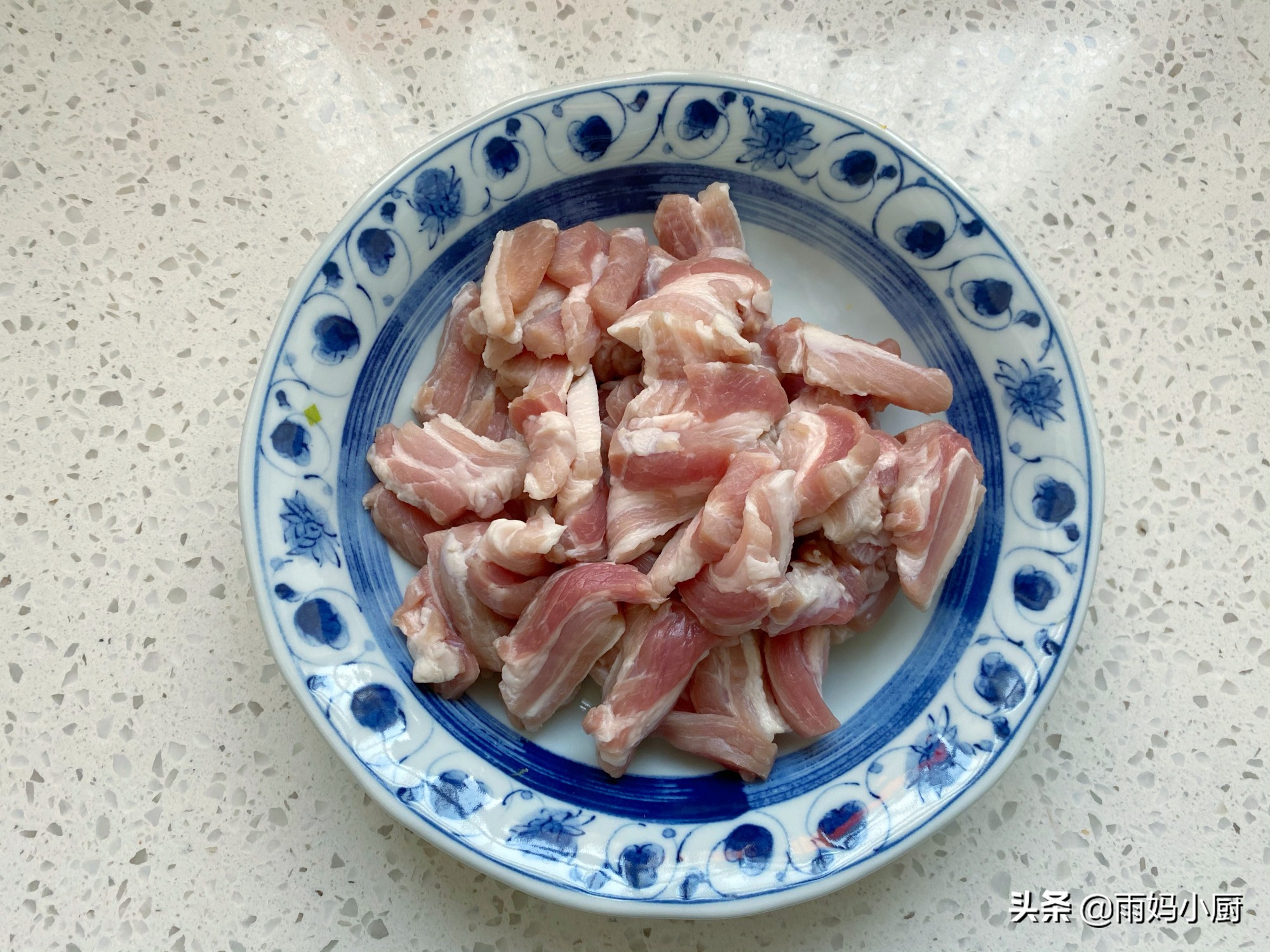 元旦团圆必做的炖菜，鲜香入味的五花肉炖鹌鹑蛋，美味滋补超下饭