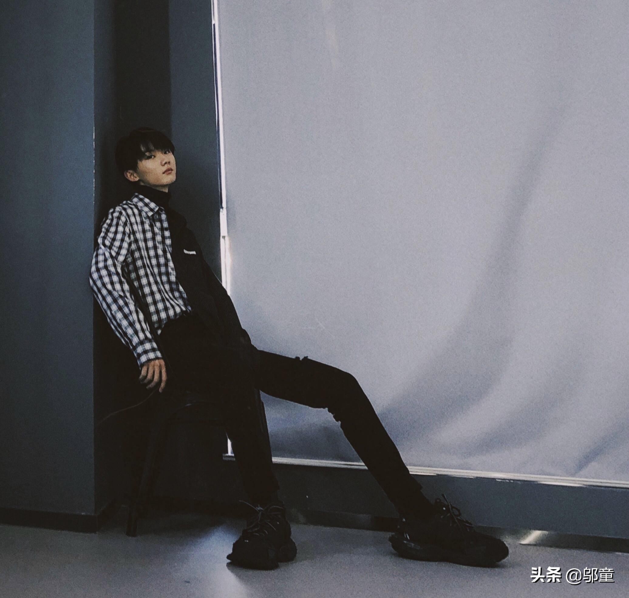 Ma Jiaqi tomb-sweeping day comes home ancestor of hold a memorial ceremony for however as before by bastard chase after pat, he all along gentle also is driven beyond forbearance