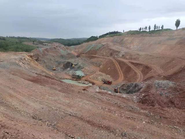 莒县第二批矿山生态治理修复工程项目工地私采乱挖